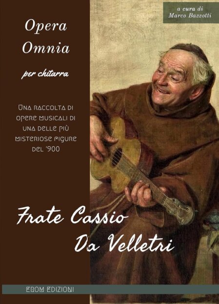 Chitarra classica e spartito su tavolo, atmosfera di studio.